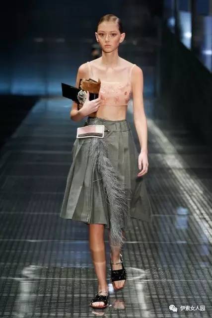 普拉达prada时装秀采访,2019普拉达prada秋冬时装周