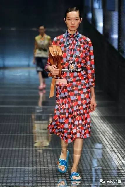 普拉达prada时装秀采访,2019普拉达prada秋冬时装周