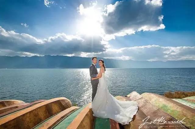 南充到云南拍婚纱照预计要多少钱,春天云南拍婚纱照的地方