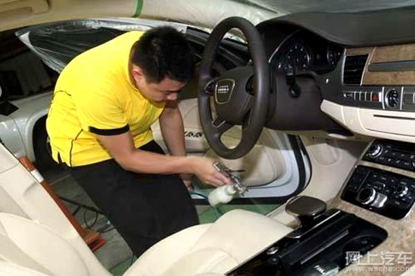 汽车内饰上霉了怎么保养,汽车内饰长霉怎样清洁