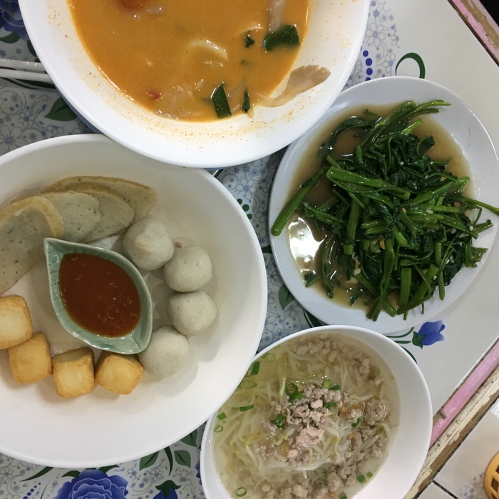 在泰国生活的一对情侣 (在泰国的情侣生活)