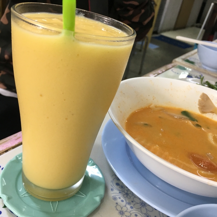 在泰国生活的一对情侣 (在泰国的情侣生活)