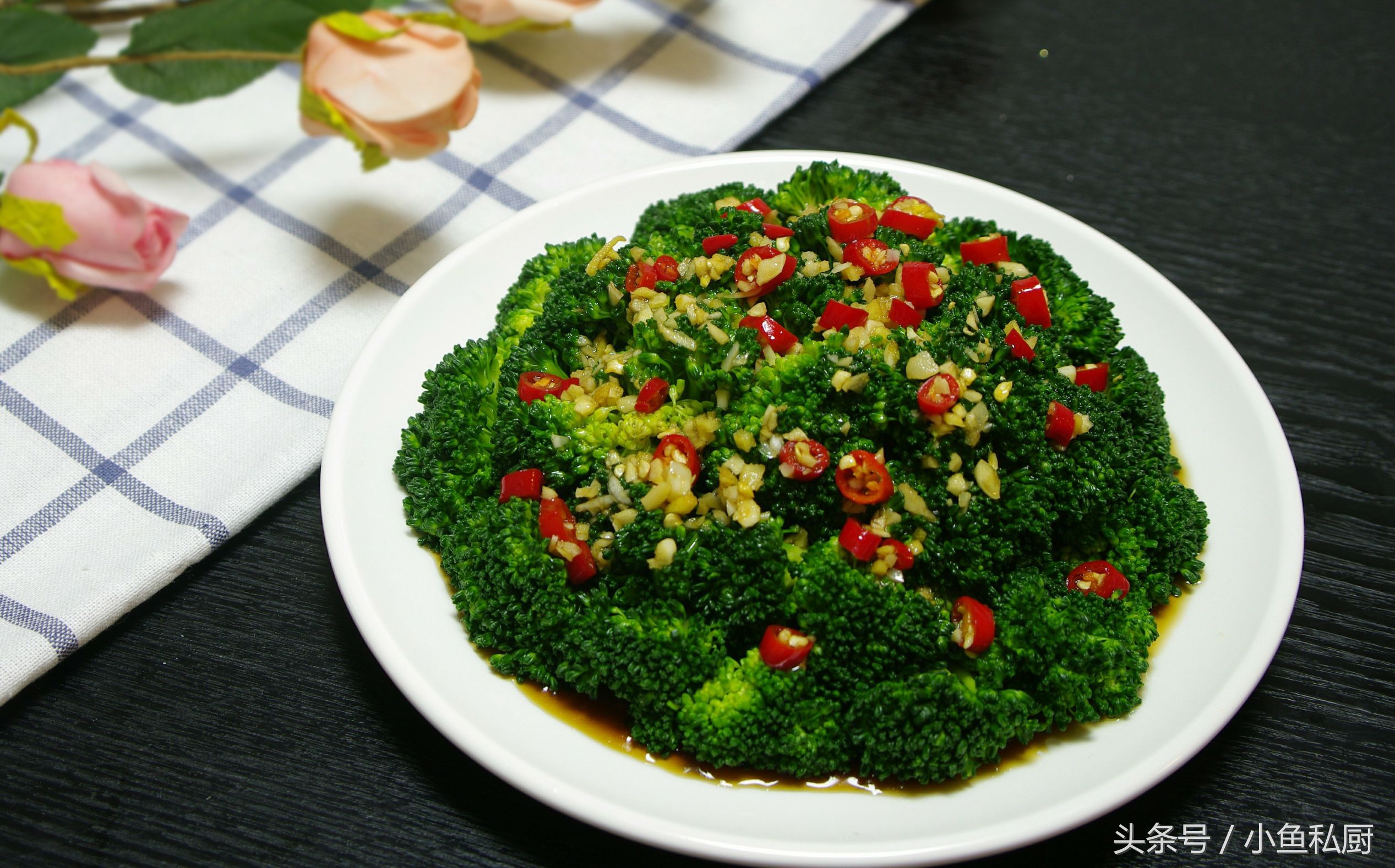 凉拌西兰花有哪些营养,西兰花加什么炒营养美味