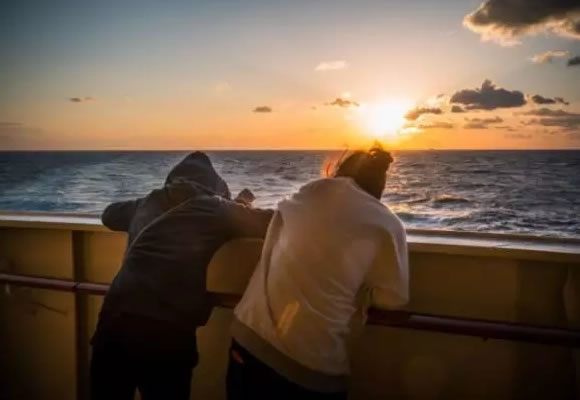 邮轮出游穿什么衣服比较合适,游轮着装攻略