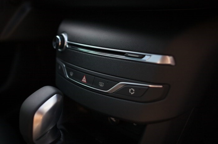 标致308s二手车15年价格1.6t,标致308s顶配睿驰版1.6t