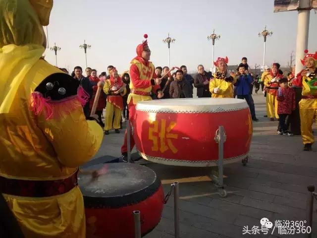 临汾元宵威风锣鼓小姐姐,山西襄汾威风锣鼓元宵节