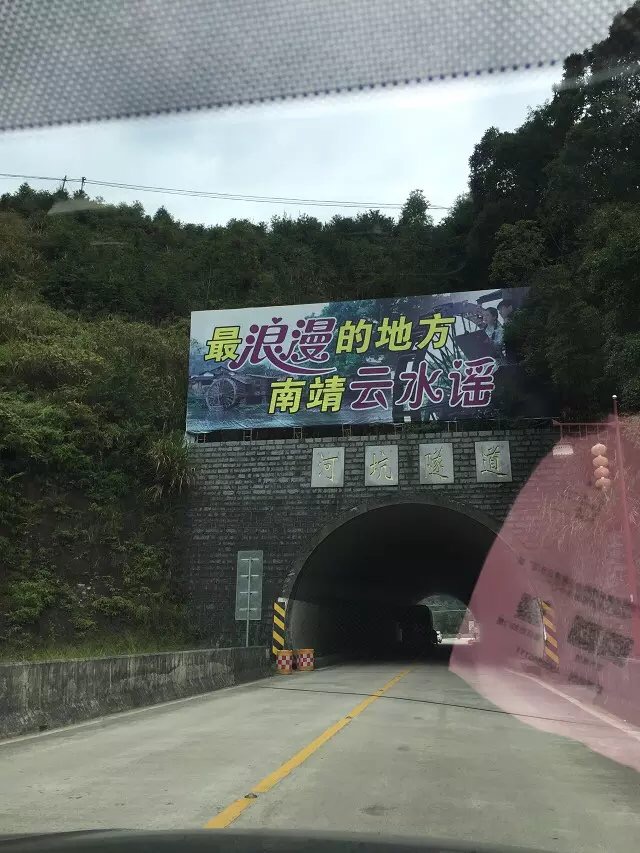 八千里路云和月的上一句,八千里路云和月一骑绝尘