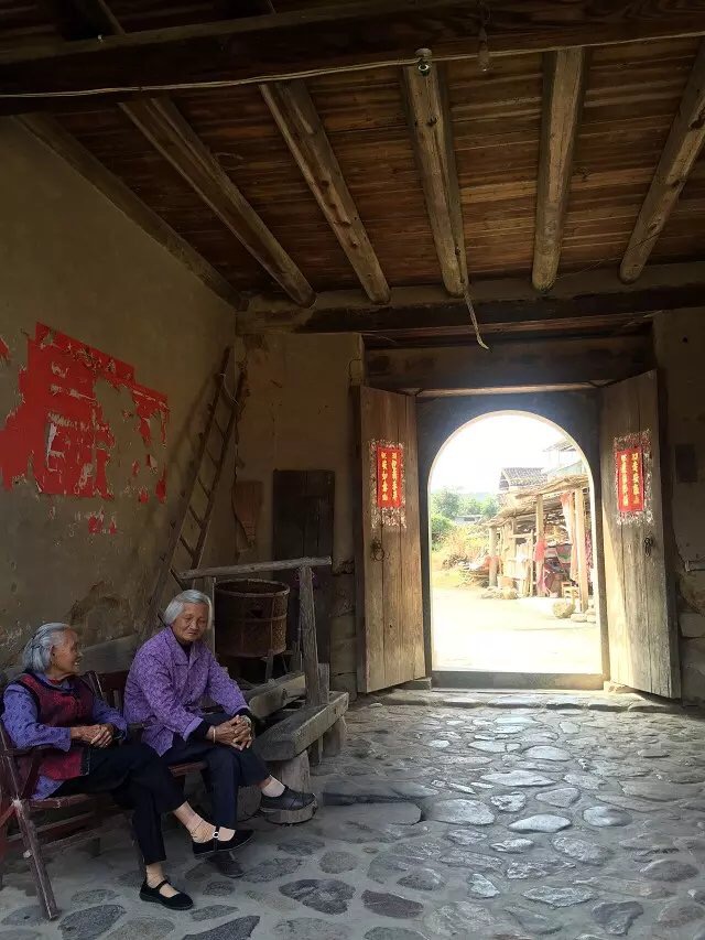 八千里路云和月的上一句,八千里路云和月一骑绝尘