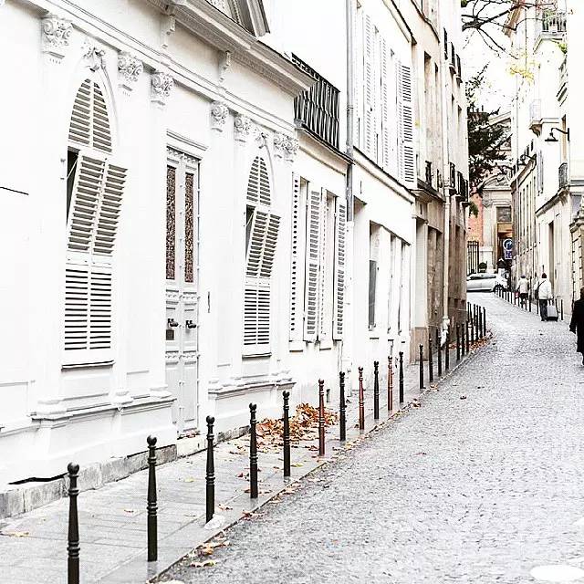 这个肉乎乎身高不到160的女孩，却被网评为最美时尚教主！