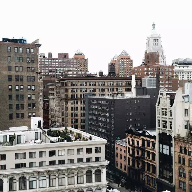 这个肉乎乎身高不到160的女孩，却被网评为最美时尚教主！