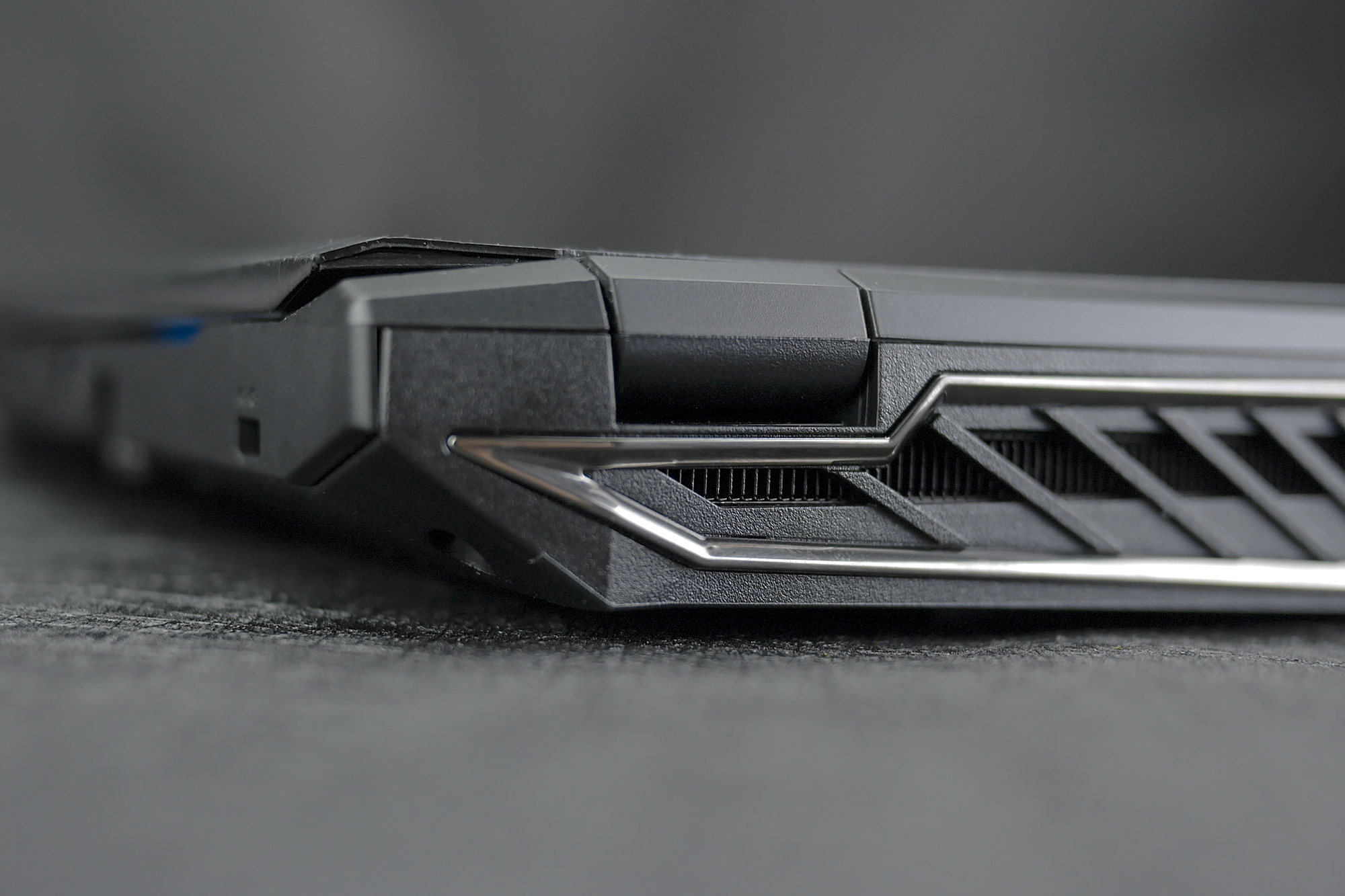 花万元买部手机,战神z8和z8哪个好