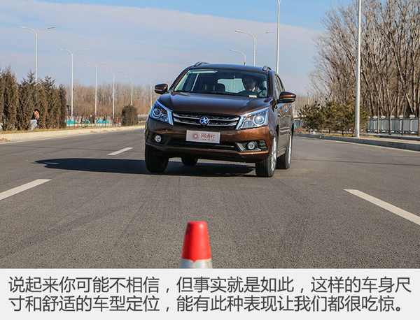 suv绕4个桩技巧,suv过弯不如轿车吗