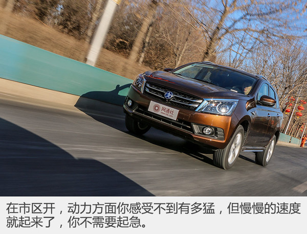 suv绕4个桩技巧,suv过弯不如轿车吗