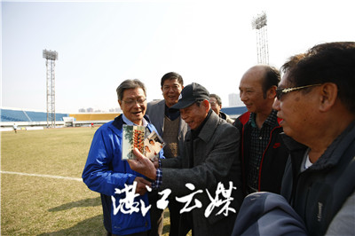 湛江足球成人培训机构,湛江体校足球教练