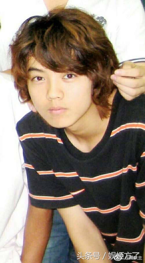 九年前的一个帖子暴露当时的鹿晗多帅，同学录上学妹将来要嫁给他