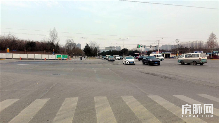 左边万科城，右边智慧城，合能公馆在长安一点也不偏！