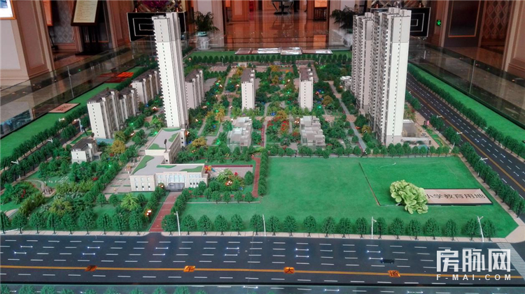 左边万科城，右边智慧城，合能公馆在长安一点也不偏！