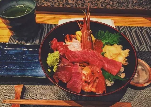 来一碗咖喱牛肉饭,一碗精致的牛丼饭