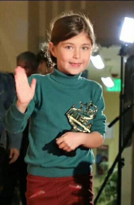 央视春晚小女孩唱歌,春晚第一个节目的小女孩