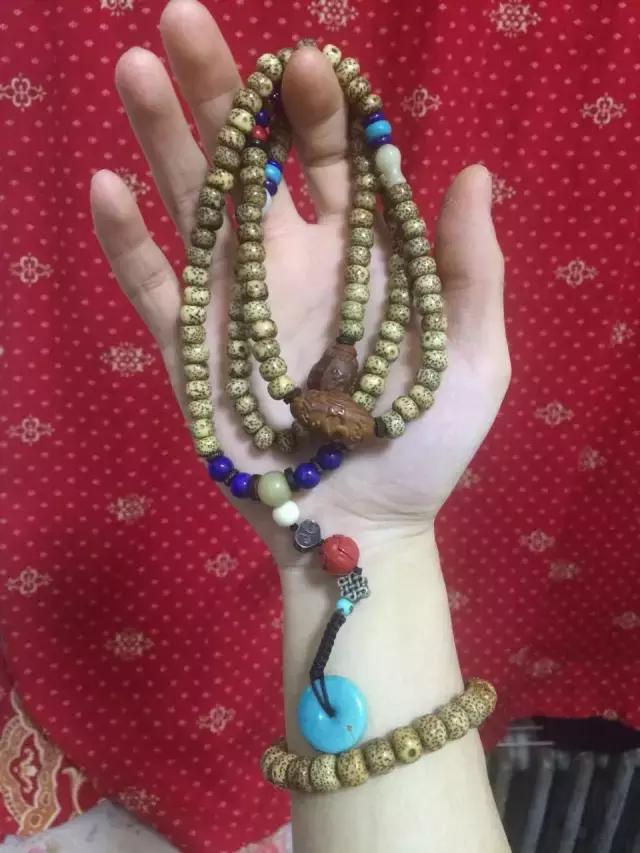 你这么丑就别戴南红了！