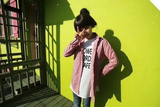 初中女孩放学路上被拖上车,小女孩放学回家遭两男子绑架