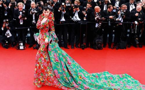 59届格莱美红毯十佳造型,格莱美奇葩红毯造型