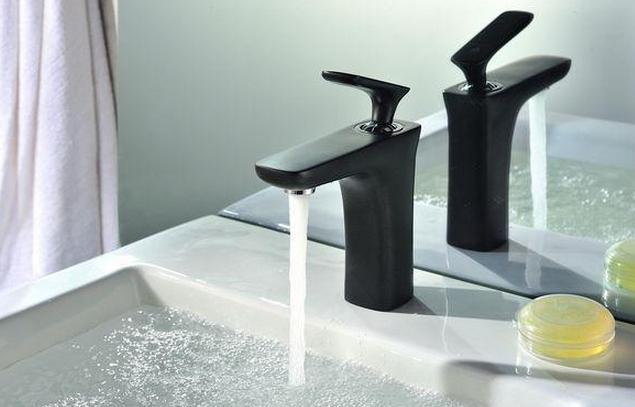 水龙头自己流水怎么回事,原来水龙头不仅有水还有光