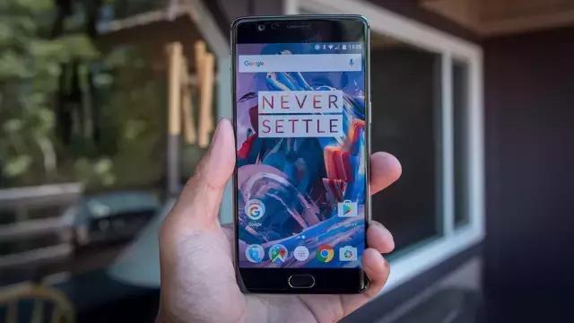 让人第一眼就震撼的手机壁纸,8k顶级黑色震撼壁纸动态