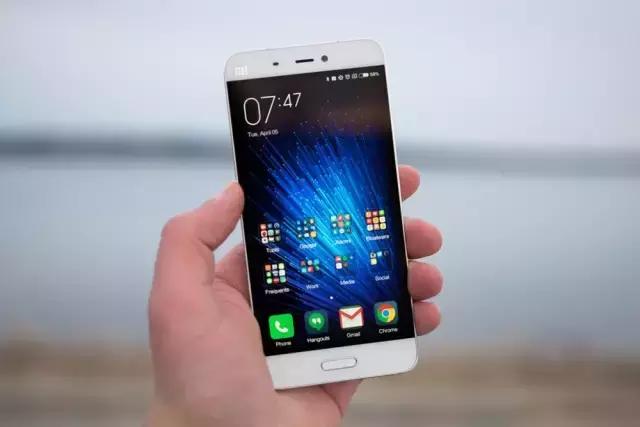 让人第一眼就震撼的手机壁纸,8k顶级黑色震撼壁纸动态