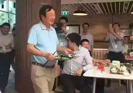 看，真正的有钱人向来都是从素且简