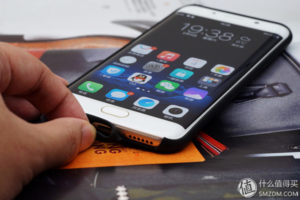 vivoxplay6内外屏是一体的吗,vivoxplay6曲面屏参数