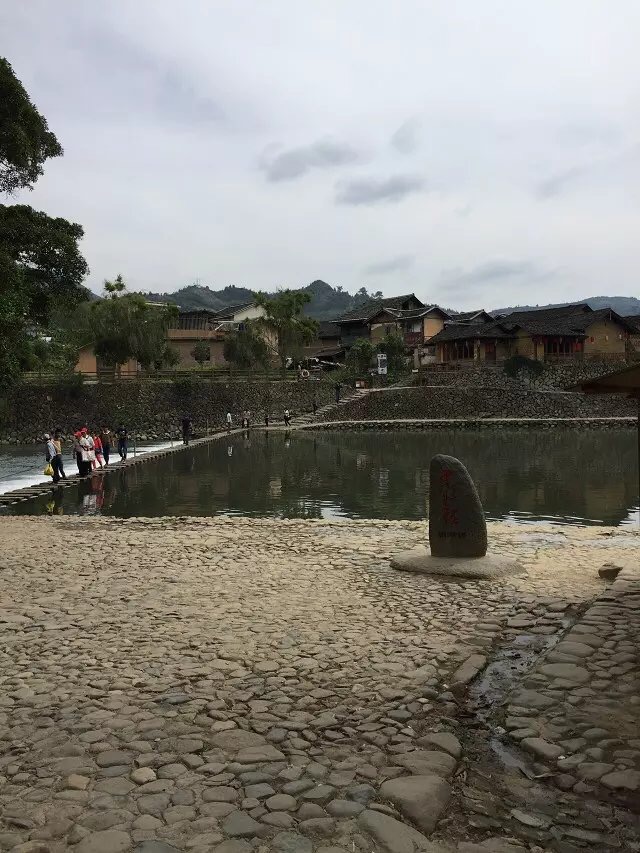 八千里路云和月的上一句,八千里路云和月一骑绝尘