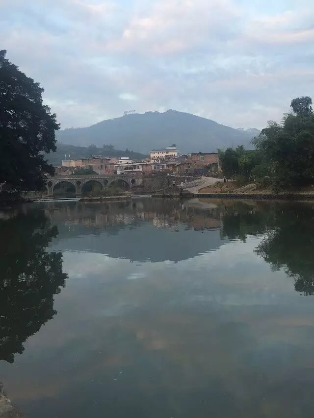 八千里路云和月的上一句,八千里路云和月一骑绝尘