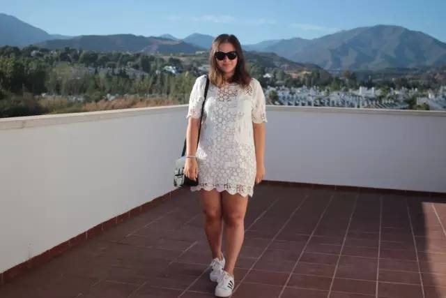 这个肉乎乎身高不到160的女孩，却被网评为最美时尚教主！