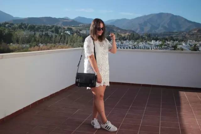 这个肉乎乎身高不到160的女孩，却被网评为最美时尚教主！