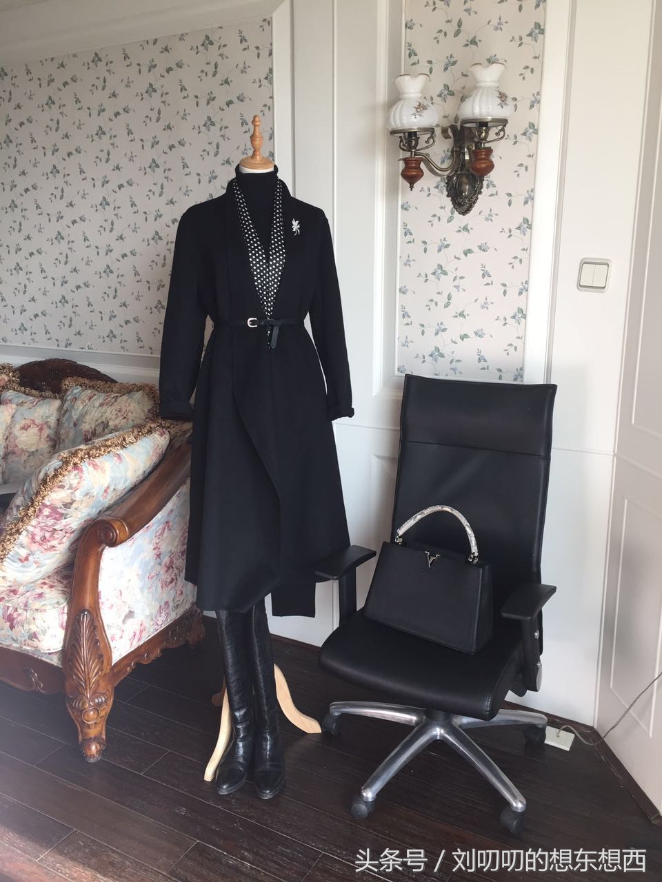 一身黑需要提点亮-一日一Look之黑配白五