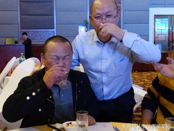 喝酒后上腹疼怎么回事,喝酒第二天腹泻腹疼怎样调理