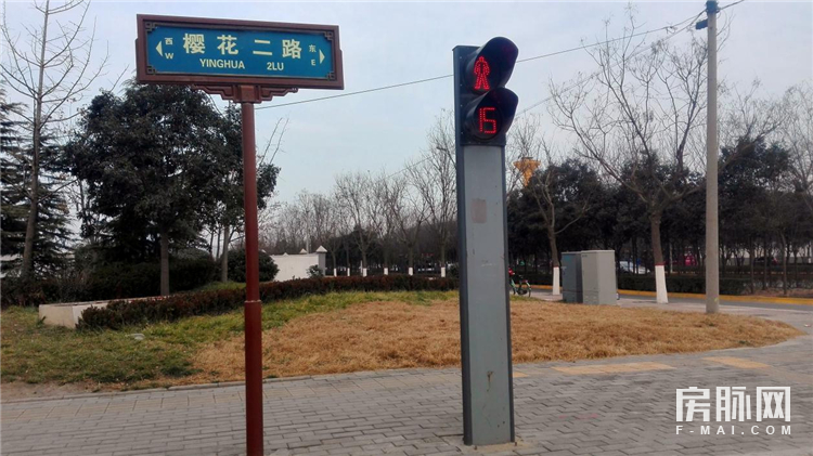 左边万科城，右边智慧城，合能公馆在长安一点也不偏！