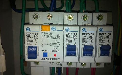 卫生间电路跳闸原因,电路空开跳闸原因