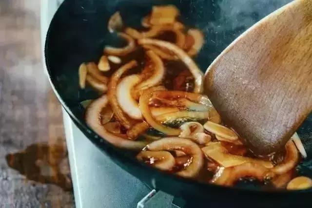 来一碗咖喱牛肉饭,一碗精致的牛丼饭