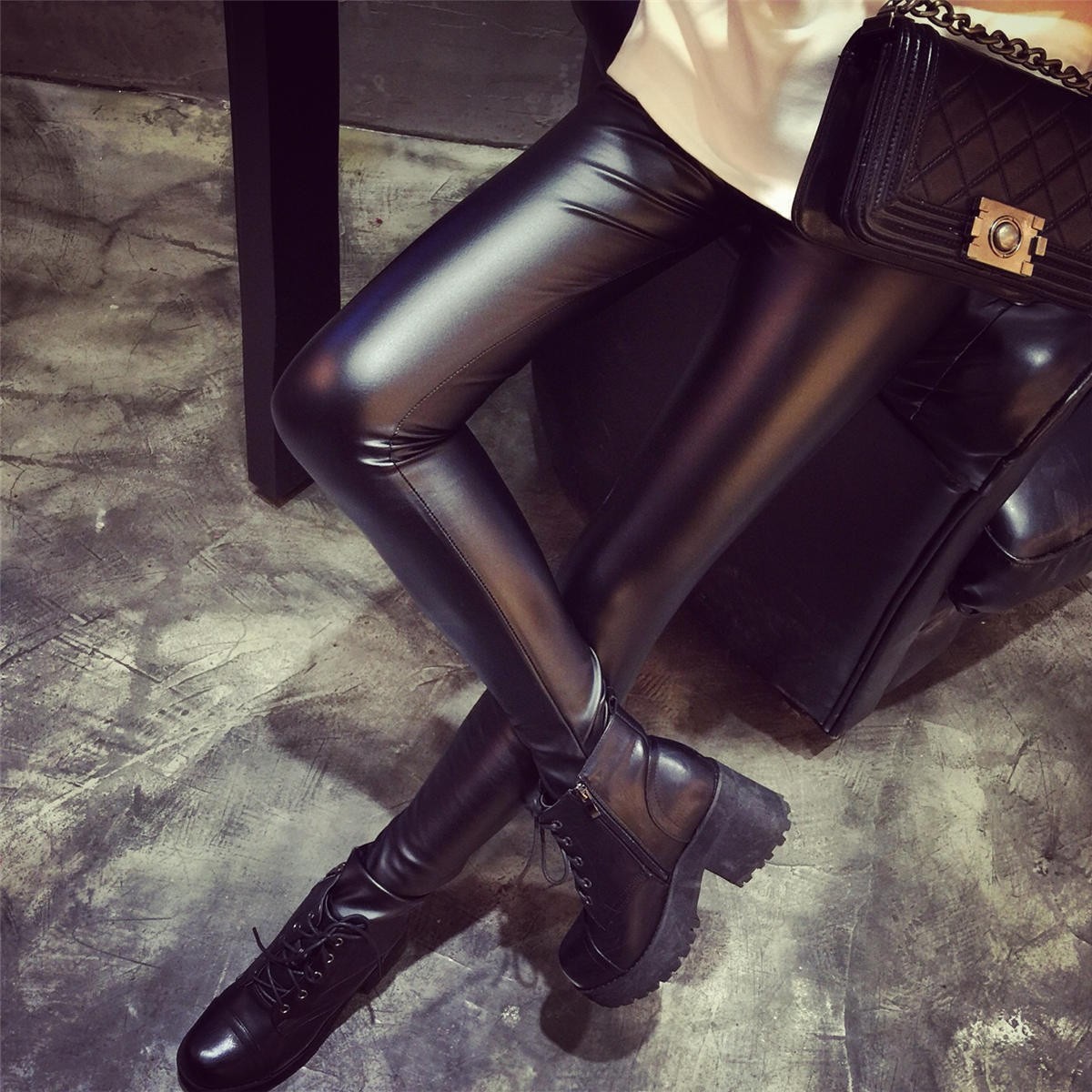 皮裤怎么穿显腿长,皮裤怎么穿才能显腿粗