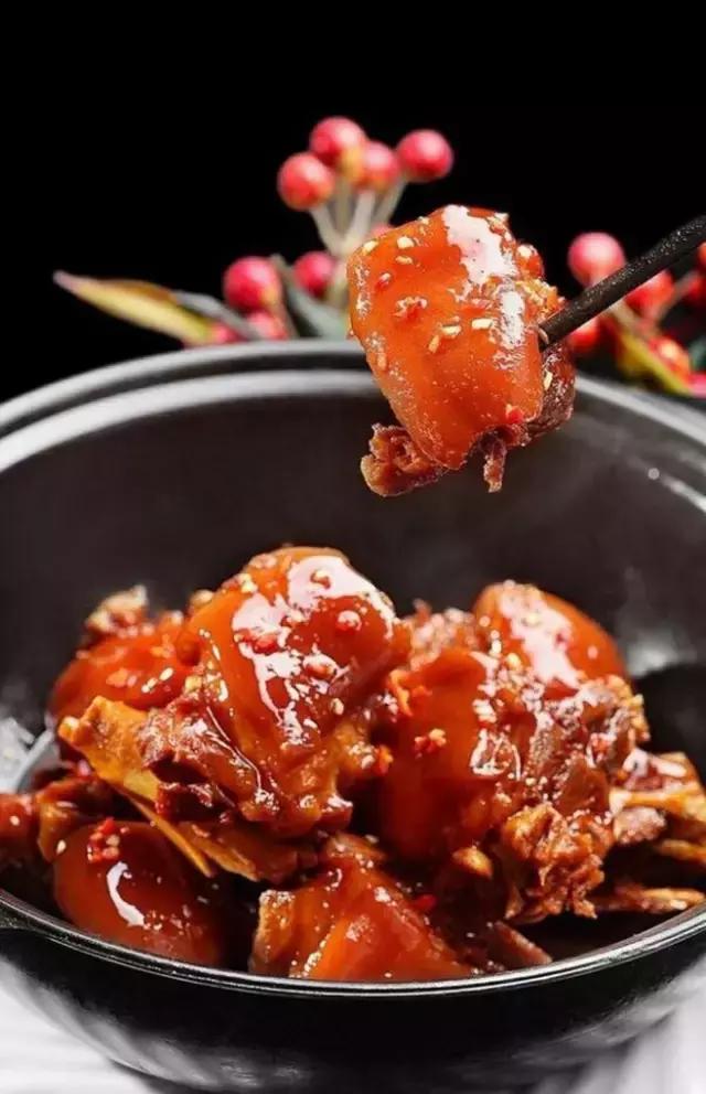 吃什么食物抗衰老美容有胶原蛋白,你以为吃猪蹄真的能补充胶原蛋白