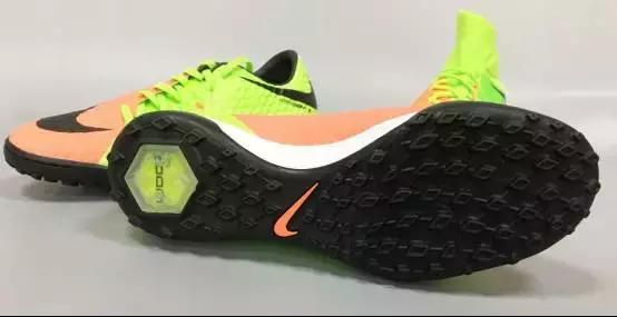 错过他你可能就错过了最棒的小场球鞋