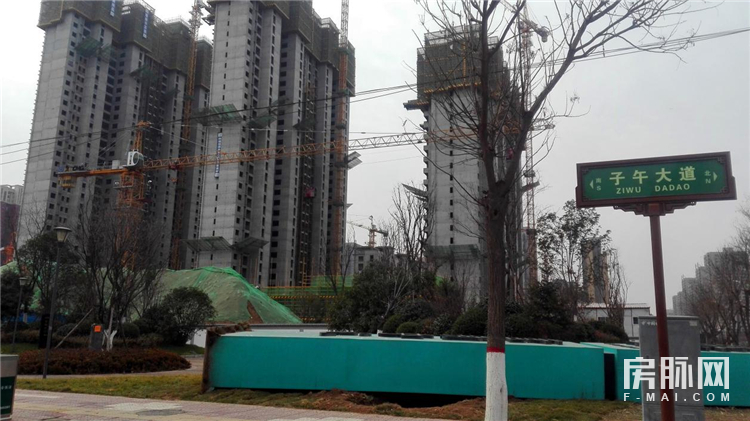 左边万科城，右边智慧城，合能公馆在长安一点也不偏！