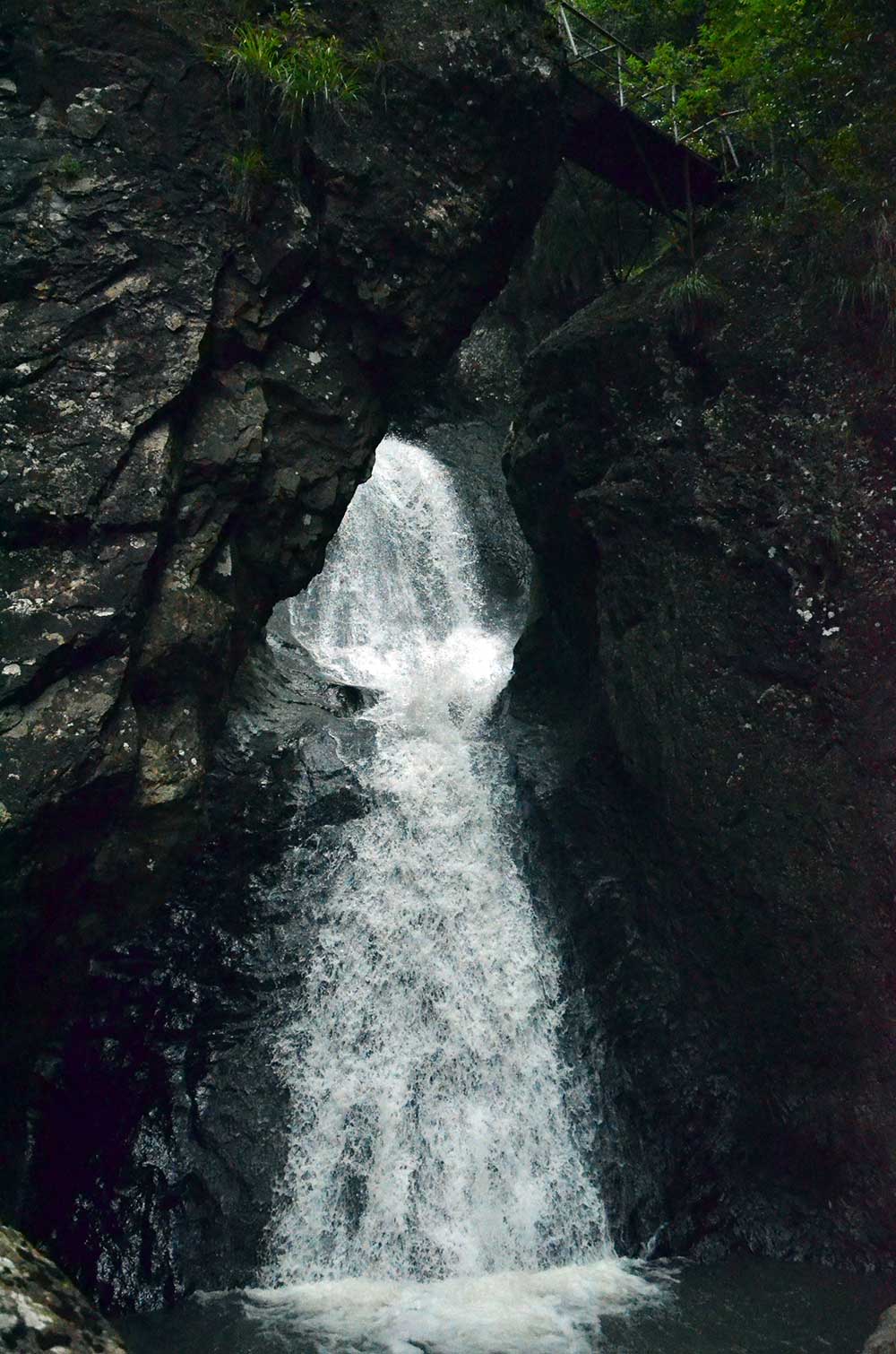 雨天永泰百漈沟景区,别有洞天溶洞