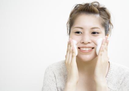 三个动作让你的脸蛋越来越干净,夏季洗脸误区你进过几个