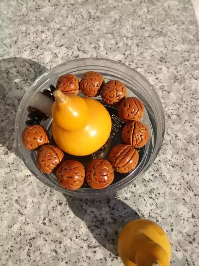 你这么丑就别戴南红了！