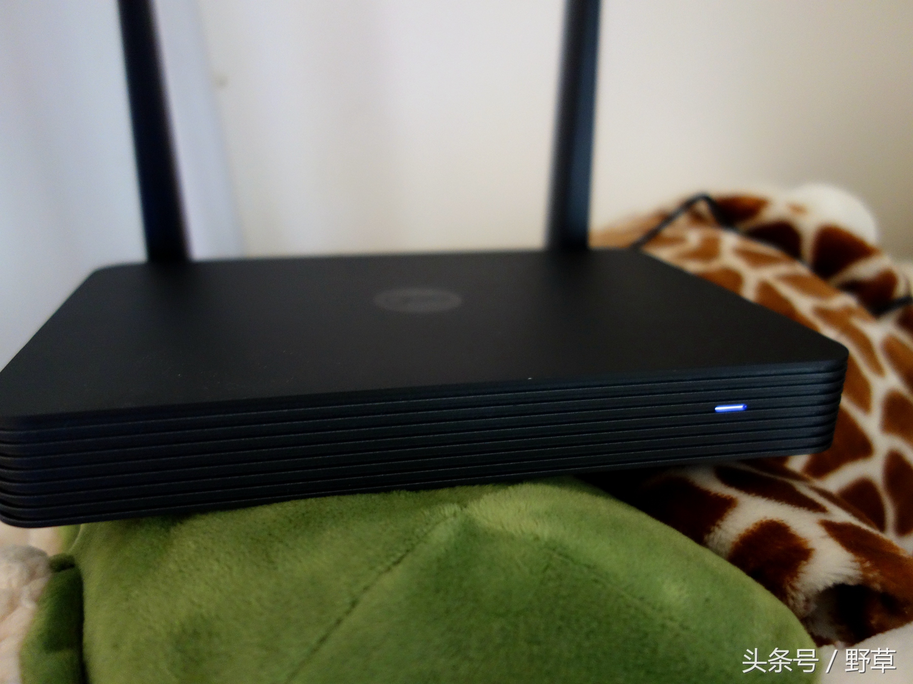 打*网破**速的瓶颈，全千兆网口的带宽利器，极路由4增强版简评