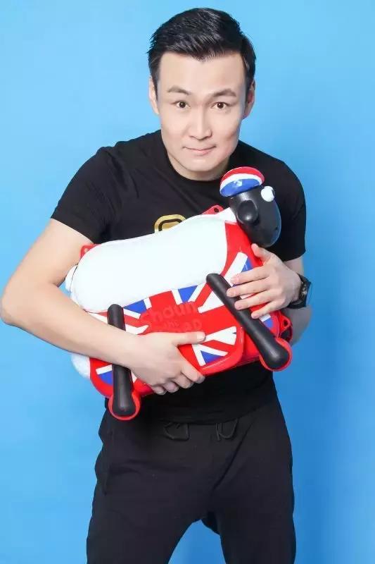 手握机器猫等IP，他拉上冠军王皓站台，想做亲子出行领域的奥飞