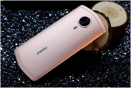 妹子们速来认领恒波豪礼，美图T8双像素自拍手机让你好看